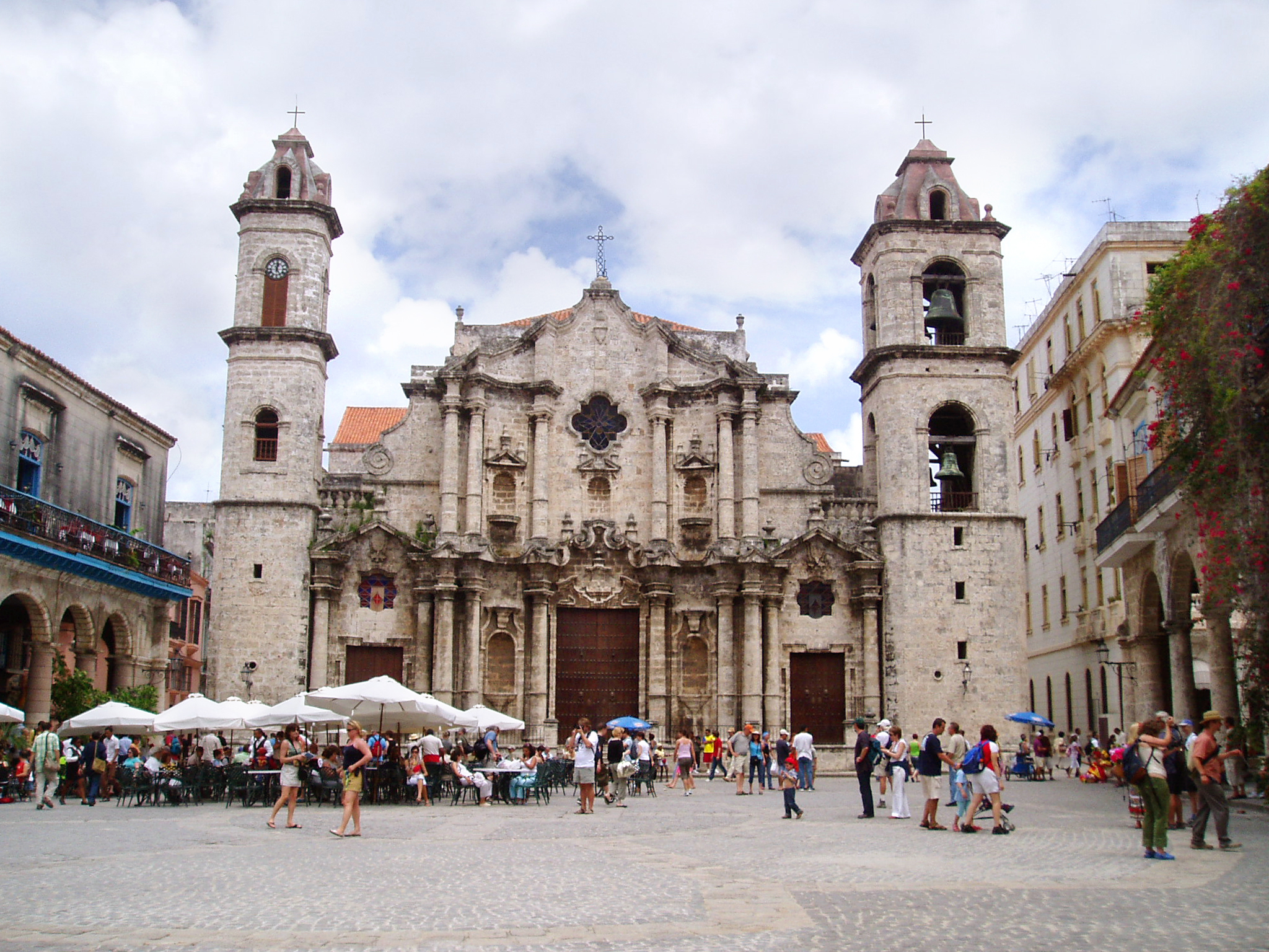 El cardenal Beniamino Stella pide que los católicos cubanos puedan estar en los lugares que visitará el Papa
