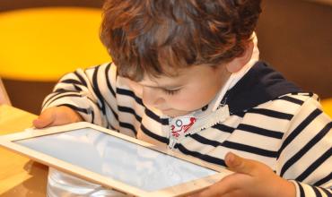 ¿Corre riesgo mi hijo usando la tableta?