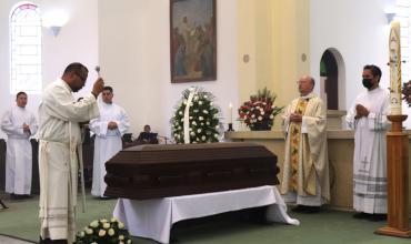 Unidos en oración por la Pascua del cardenal Pedro Rubiano, testimonio de oración, servicio y caridad